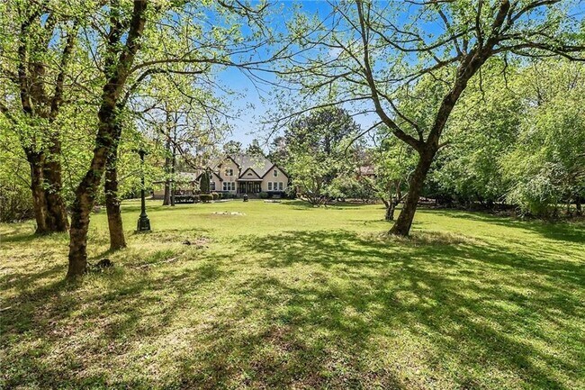 Building Photo - 3950 Spalding Dr