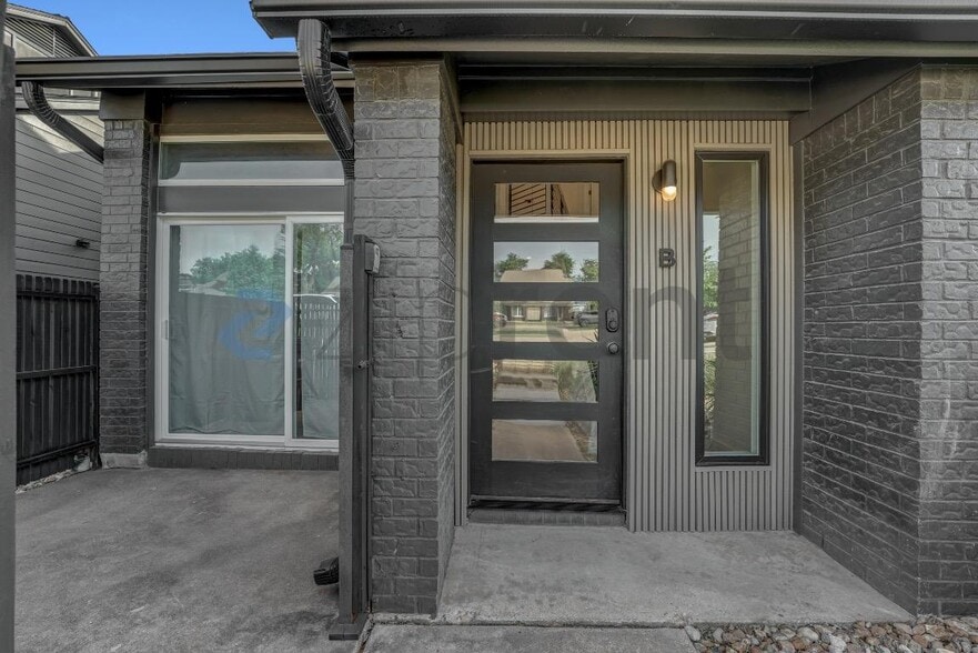 Building Photo - Unit B