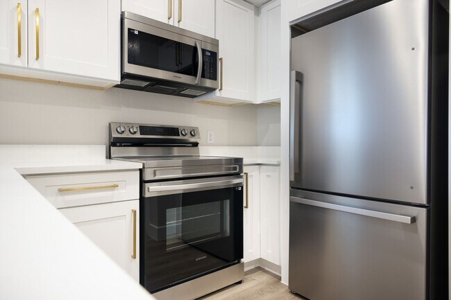 Building Photo - All Units Are Available With Brandnew Full Appliance Package