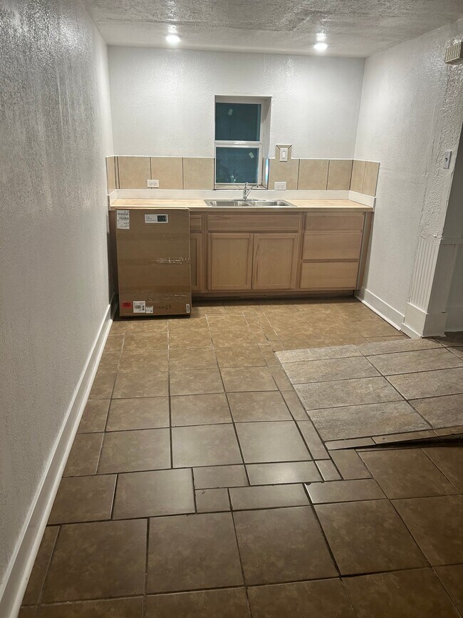 Building Photo - 21399 W Hammond Dr