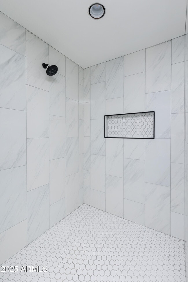 Building Photo - 3043 N 85th Pl