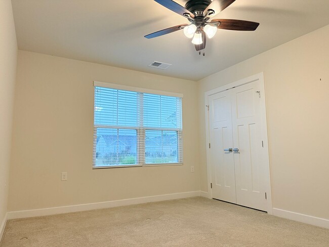 Building Photo - Charming 3 Bed Home in Milford Ponds with ...