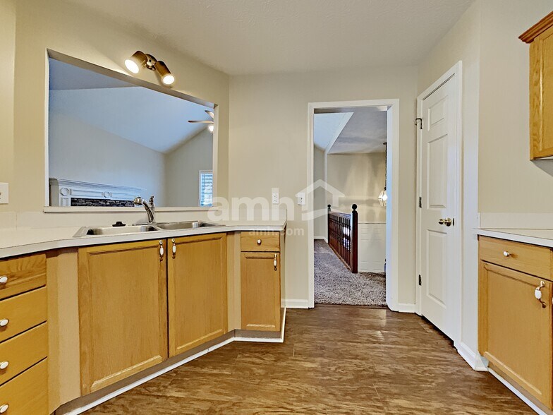 Building Photo - 624 Glendale Forest Dr