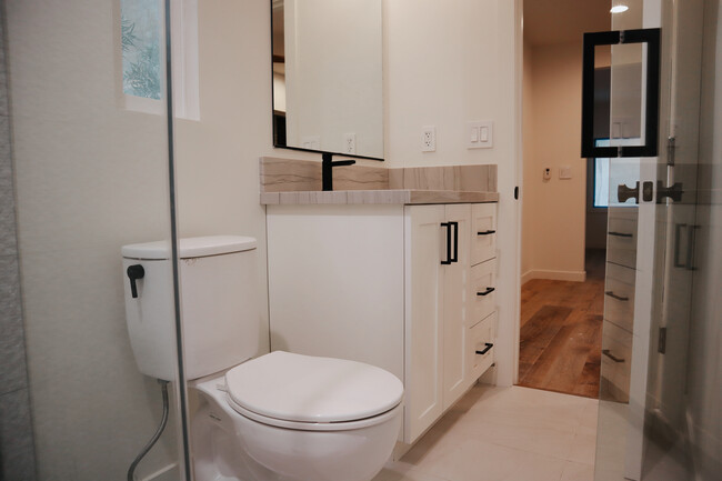 Bathroom - 6742 De Longpre Ave