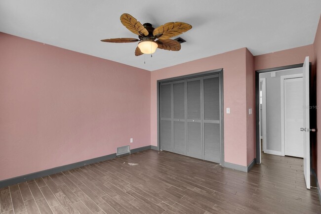 Building Photo - 203 Parkwood Ln