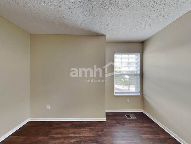 Building Photo - 512 Longview St