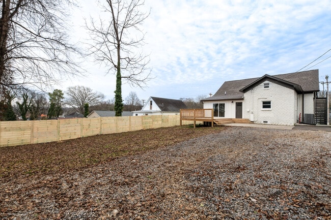 Building Photo - 1287 E Harper Ave