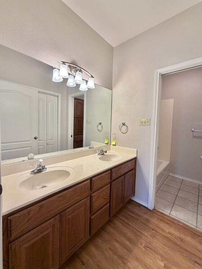 Building Photo - 6780 Braden Cir