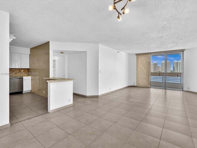 Building Photo - 3530 Mystic Pointe Dr