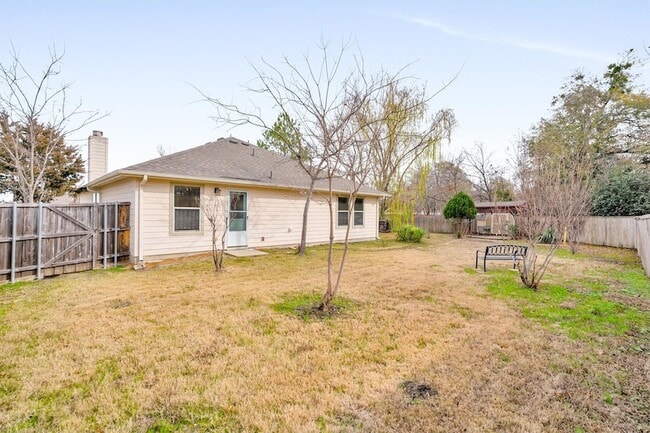 Building Photo - 131 Sandlewood Dr