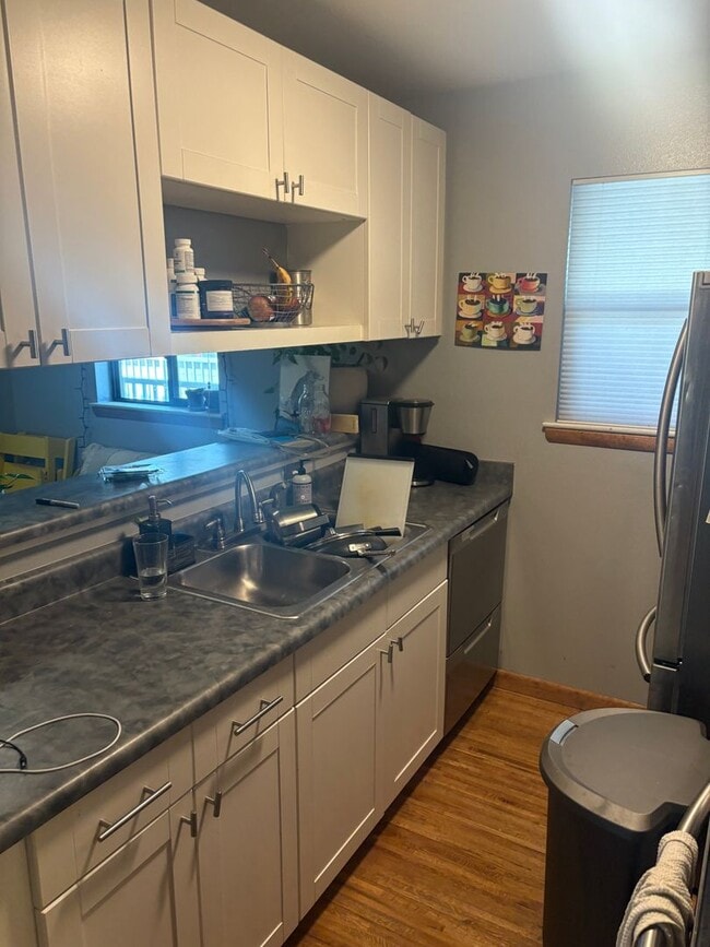 Building Photo - Bright and Sunny 2-Bedroom/2-Bathroom for ...