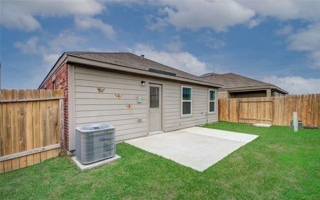 Building Photo - 6222 El Topacio Dr