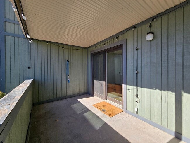 Building Photo - 1300 Iris St