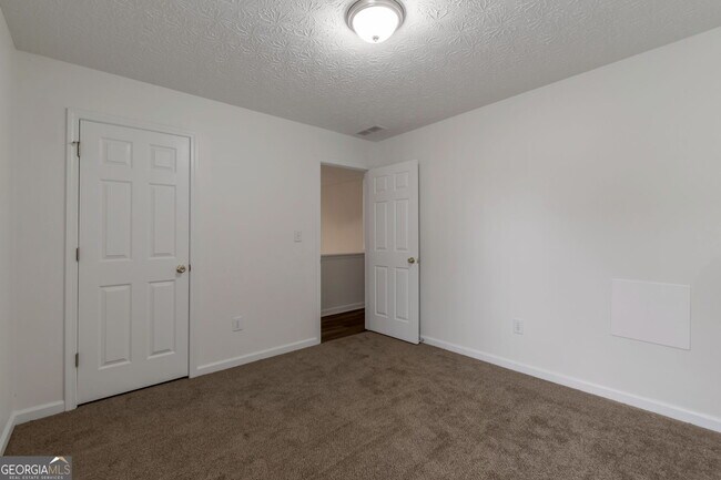 Building Photo - 1385 Pinebreeze Way