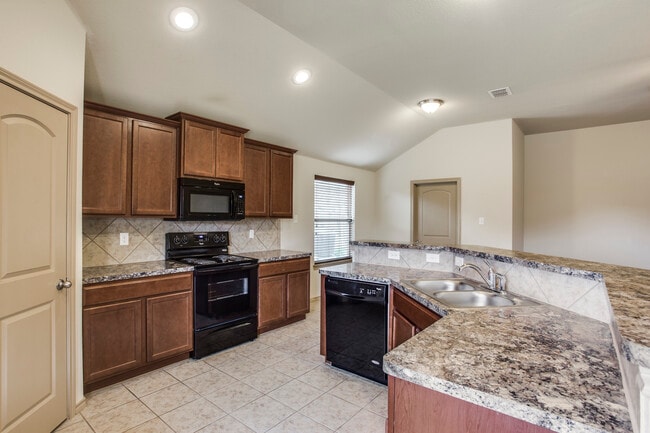 Building Photo - 409 Millbrook Ln