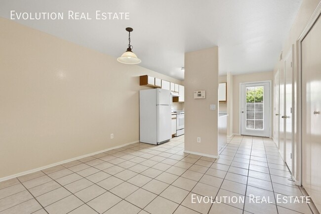 Building Photo - 455 S Mesa Dr