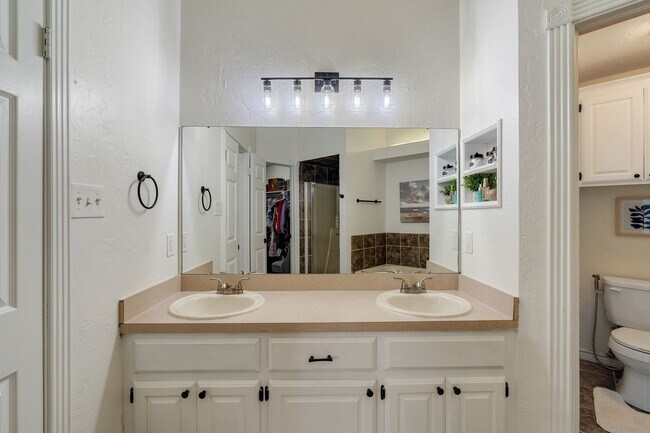 Building Photo - Beautiful 3-Bedroom home!