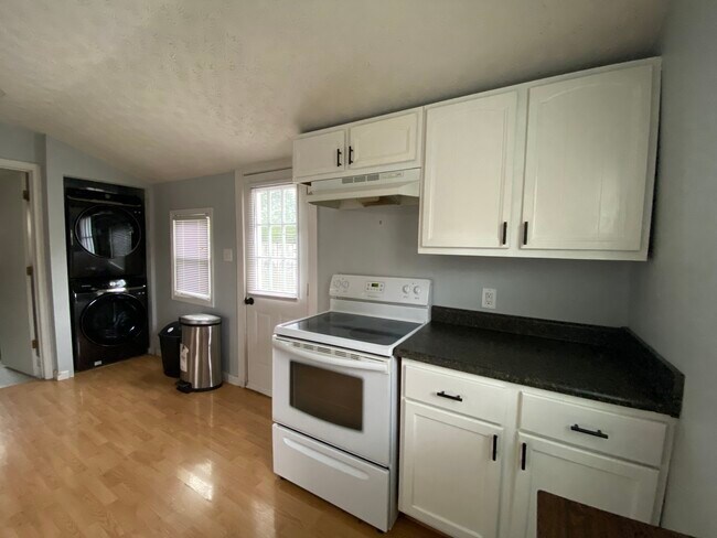 Kitchen - 254 Oak St