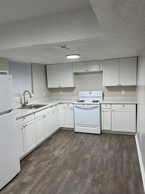 Building Photo - Newly Renovated Apartment Homes