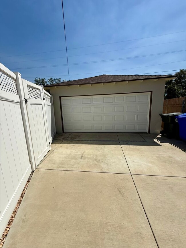 Building Photo - Beautiful 3 bedroom 1 bath home