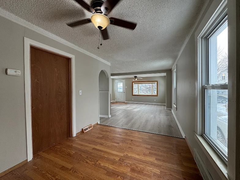 Building Photo - 84 W Kalama Ave