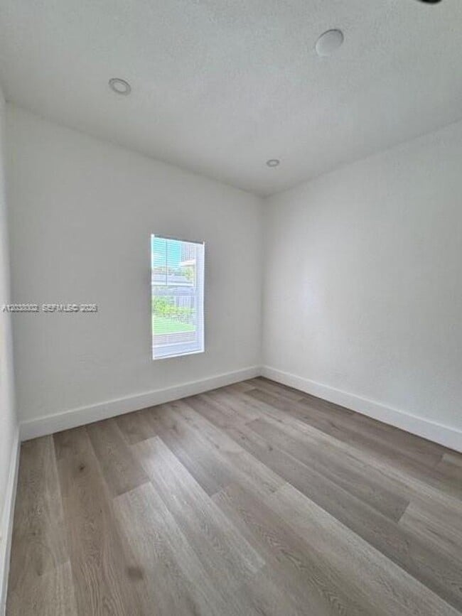 Building Photo - 4783 NW Flagler Terrace