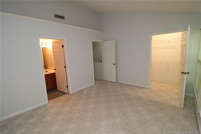 Building Photo - 240 Beechtree Dr