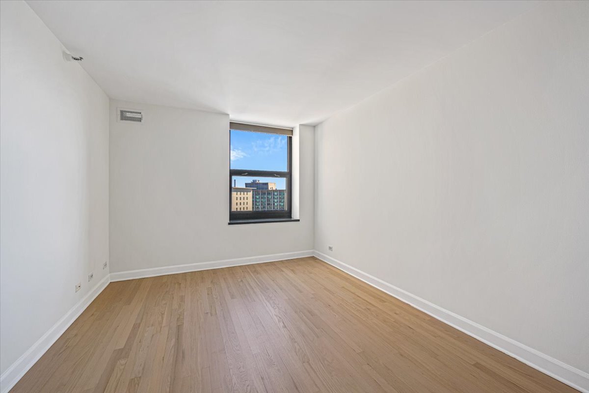 Building Photo - 3660 N Lake Shore Dr