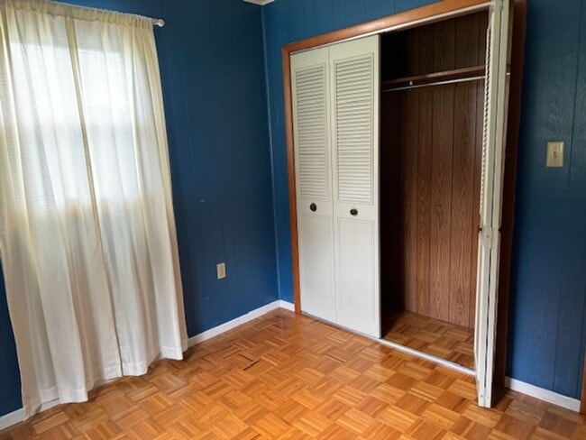 Building Photo - Above Garage Apartment