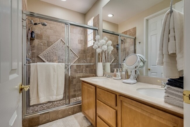 Building Photo - Beautiful Single-Story Residence in Premier Golf Course Community