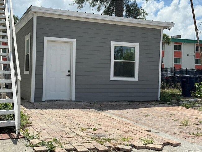 Building Photo - 401 E Columbus Dr