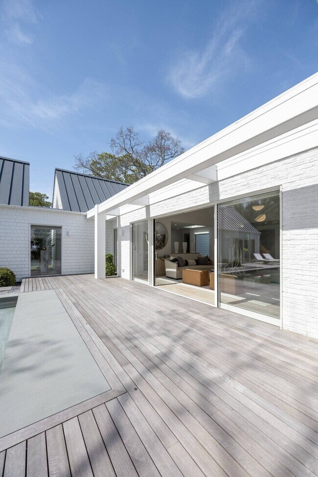 Building Photo - 492 Abrahams Path