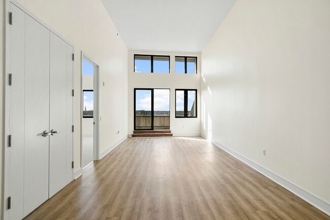 Building Photo - 25 Leroy Pl