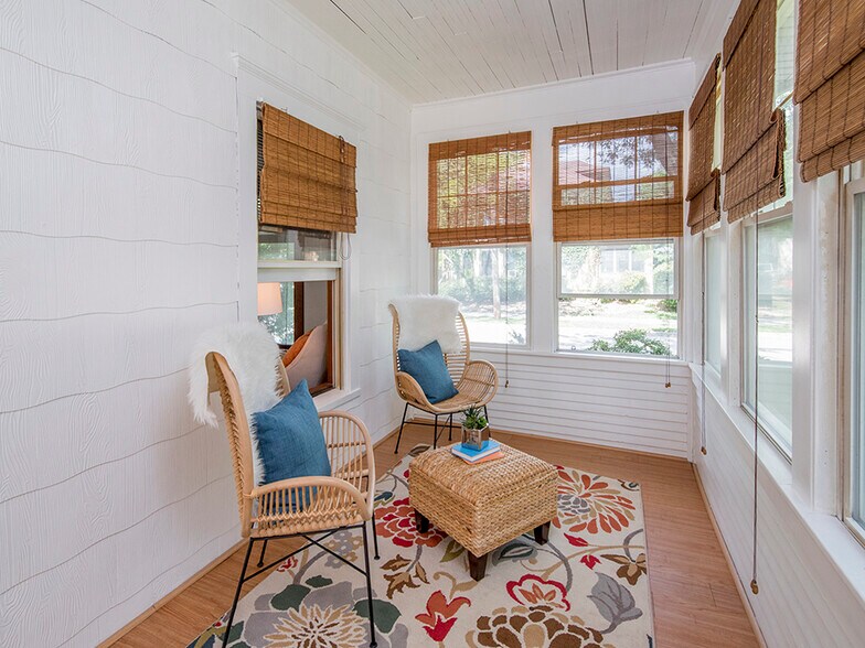 Building Photo - 961 18th Ave SE