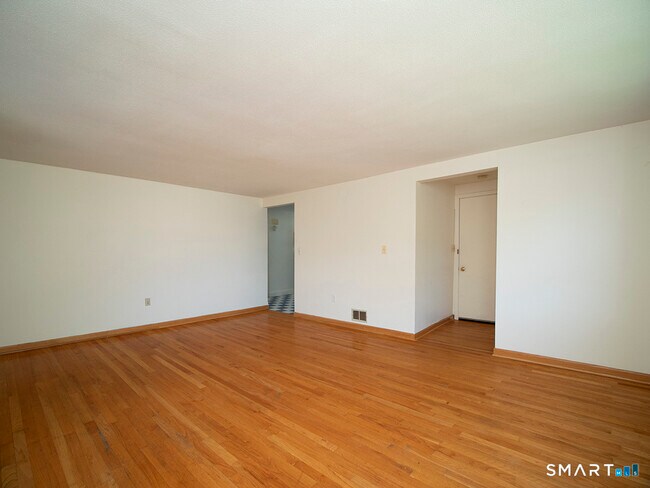 Building Photo - 38 Landin St