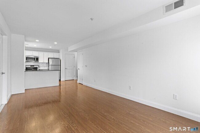 Building Photo - 947 Hope St