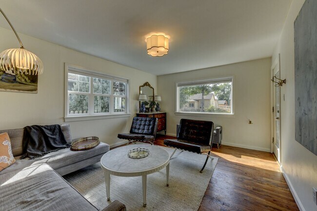 Building Photo - 303 E Chester St