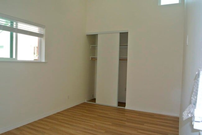 Building Photo - 1 Br/1 Ba ADU West of I-5! - Buena Vista