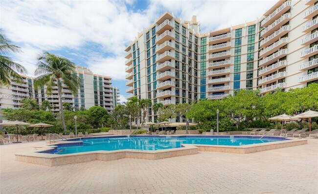 Building Photo - 1111 Crandon Blvd