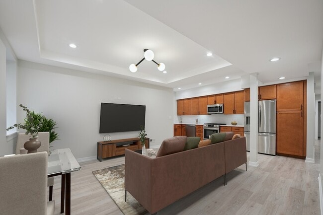 Building Photo - 1635 W Warren Blvd