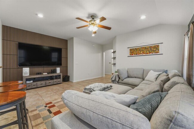 Building Photo - 5809 Scenic Lake Dr