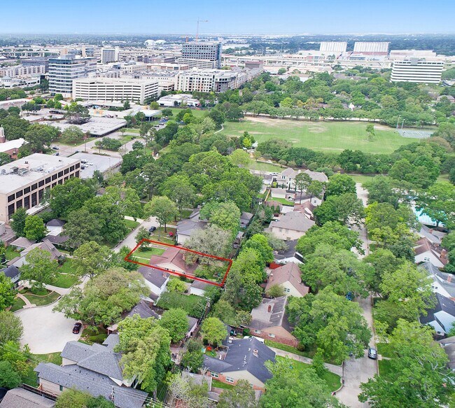 Building Photo - 614 Bendwood Dr