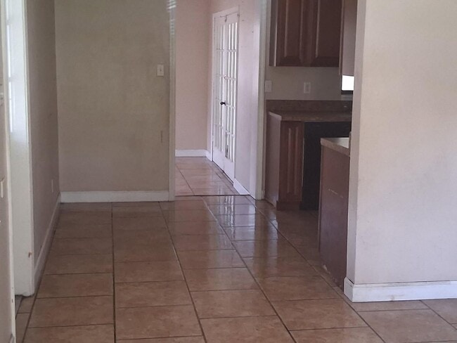Building Photo - Central Lakeland Rental