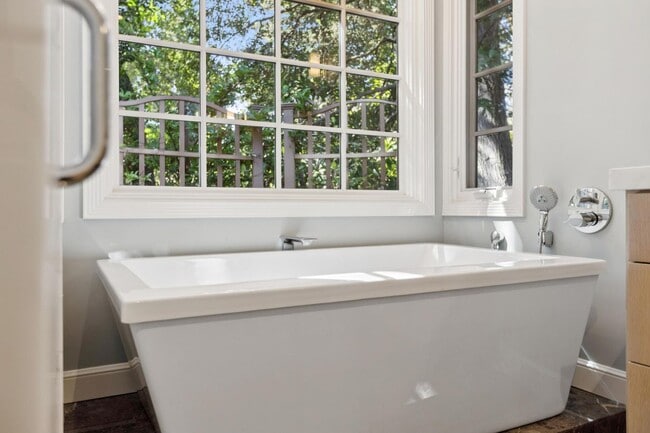 Building Photo - Beautifully Appointed Atherton Estate with...