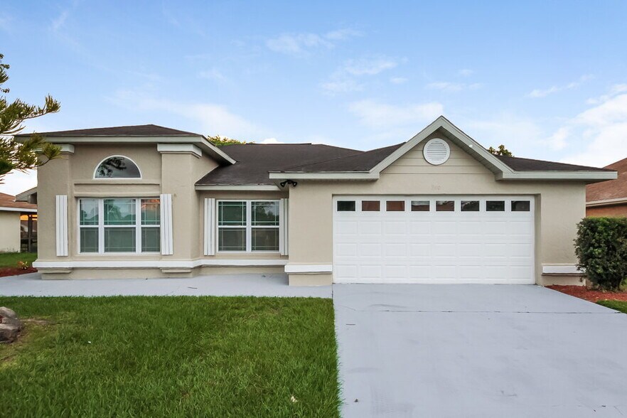 Primary Photo - 240 Satinwood Cir