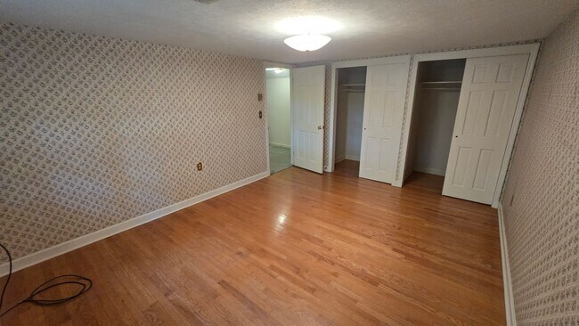 Building Photo - 4 Bed/2.5 Bath Brick Home - Kingsport TN