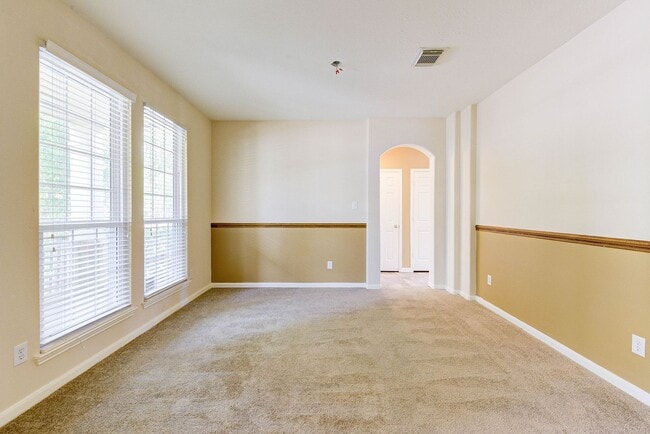 Building Photo - 5 bed dream home in the heart of Sienna