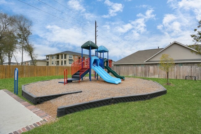 Building Photo - 15822 Kinlough Dr