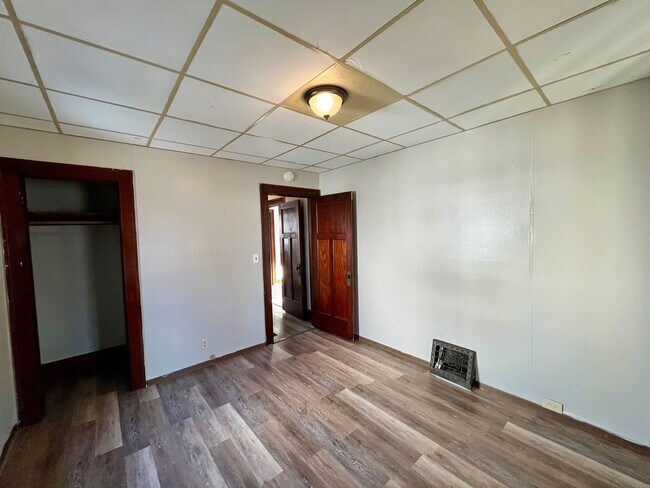 Building Photo - 619 Werle Ave