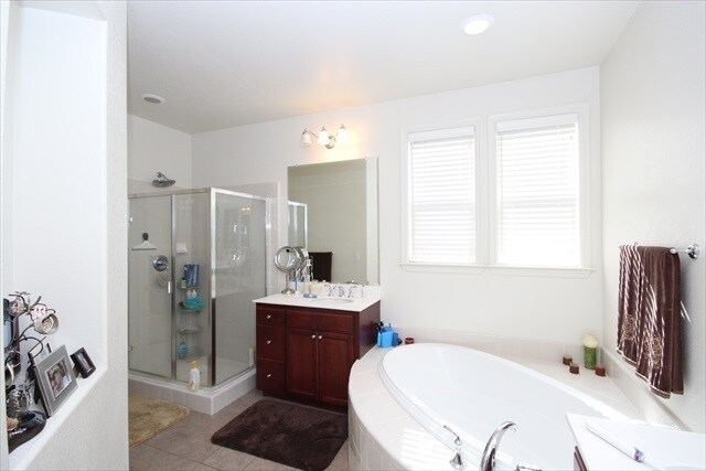 Building Photo - Gorgeous Home In the Desired Chesapeake Neighborhood